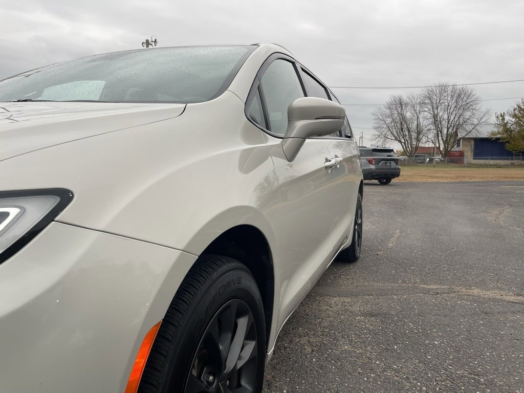 Used 2021 Chrysler Pacifica Limited w/ S Appearance Package image 15