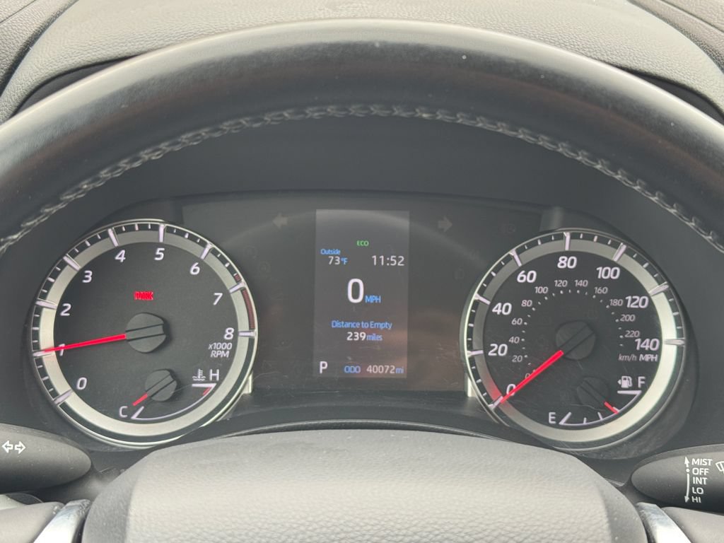 Used 2021 Toyota Highlander LE AWD/4WD image 14