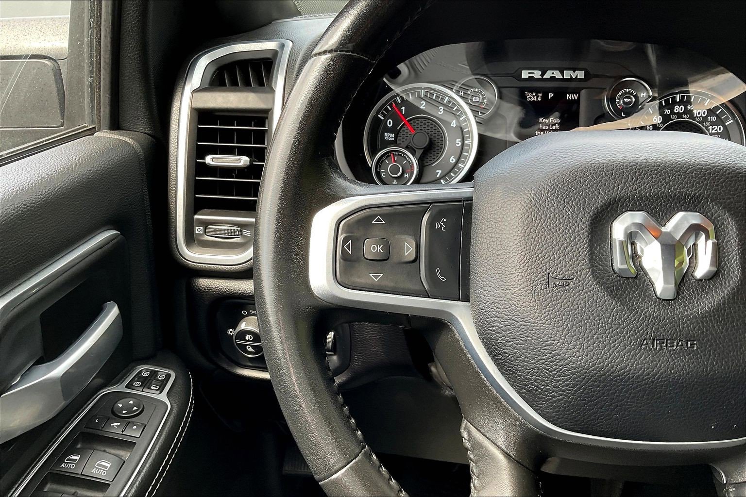 Used 2024 RAM 2500 Big Horn AWD/4WD image 12