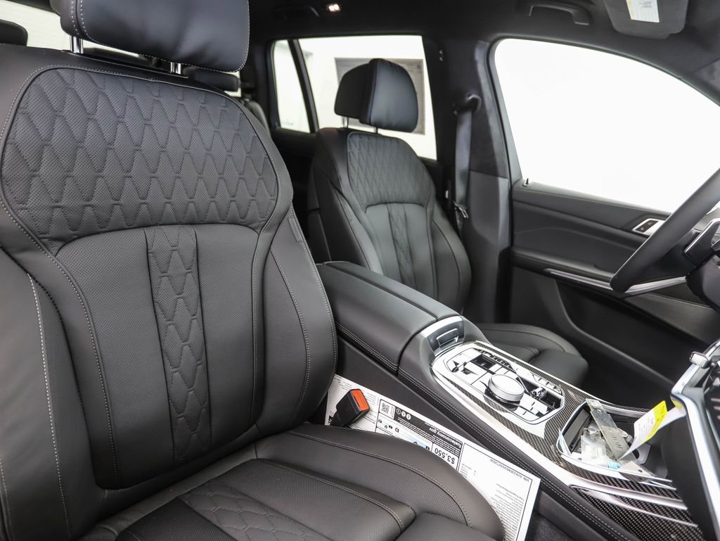 Used 2025 BMW X7 M60i image 36