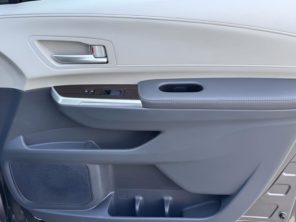 Used 2022 Toyota Sienna XLE w/ XLE Plus Package image 30