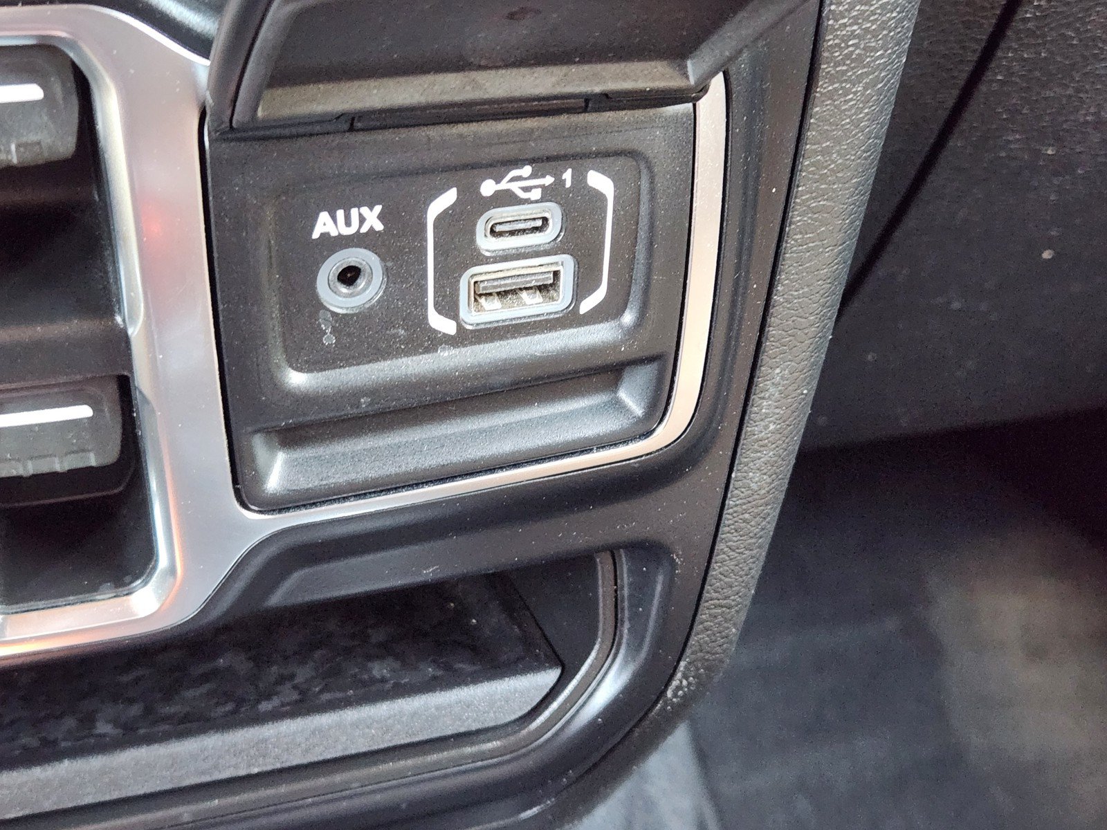 Used 2021 Jeep Wrangler Unlimited Sahara w/ Cold Weather Group AWD/4WD image 16
