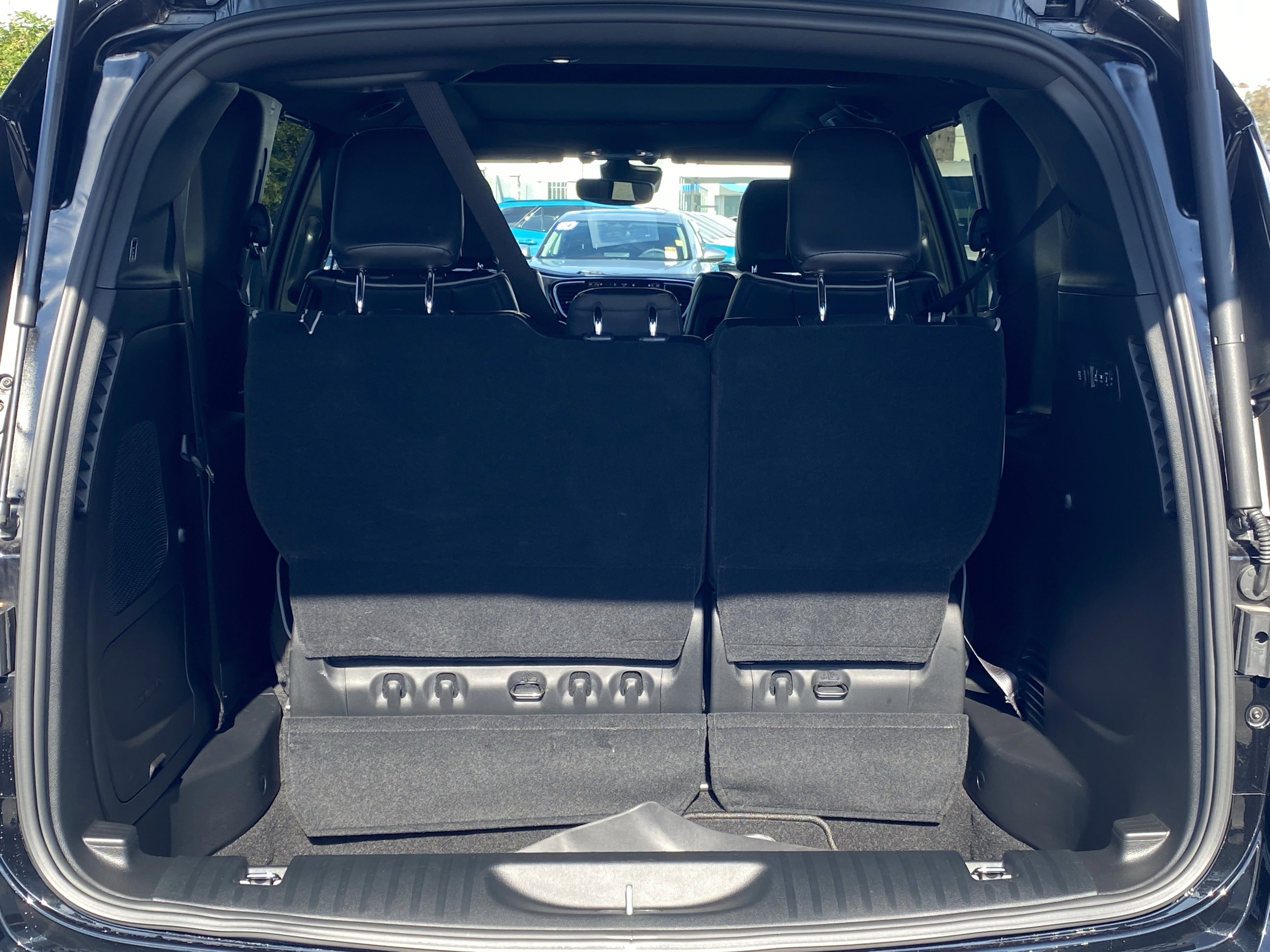 Used 2024 Chrysler Pacifica Limited w/ Uconnect Theater Family Group image 13