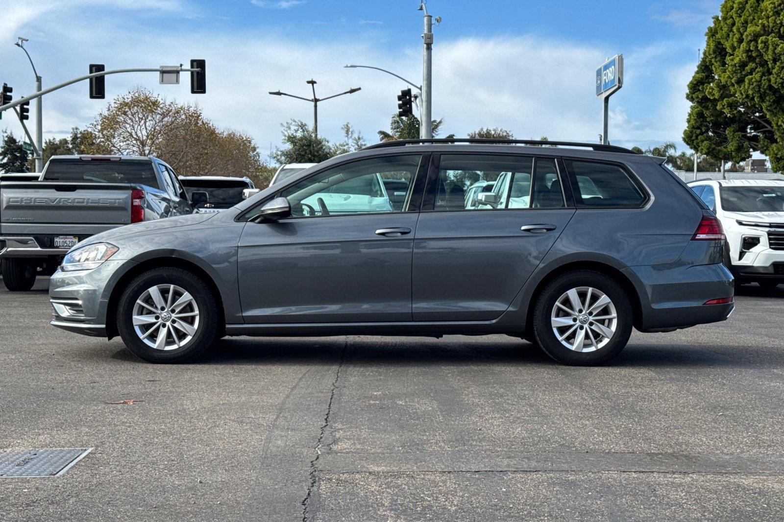 Used 2019 Volkswagen Golf S image 8