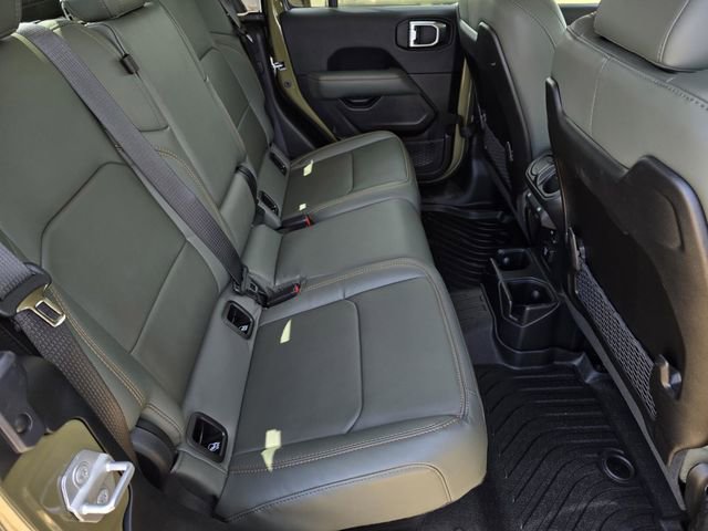 Used 2025 Jeep Gladiator Mojave w/ Convenience Group AWD/4WD image 34