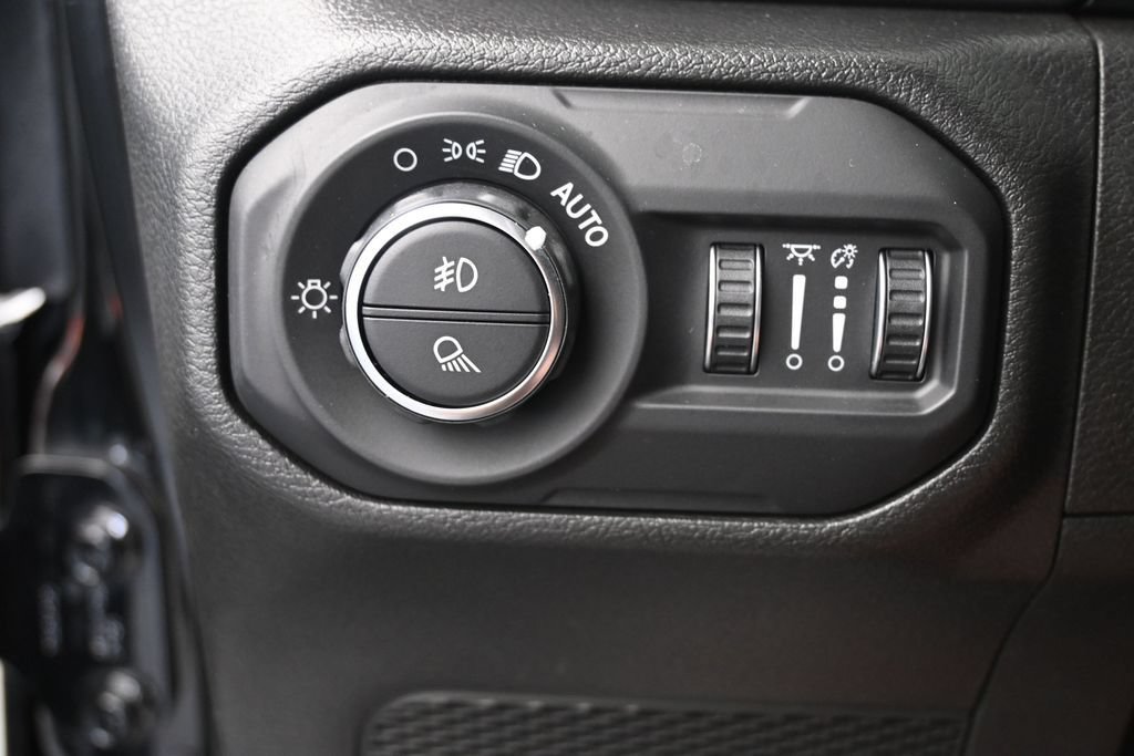 Used 2022 Jeep Gladiator Mojave w/ Cold Weather Group AWD/4WD image 36