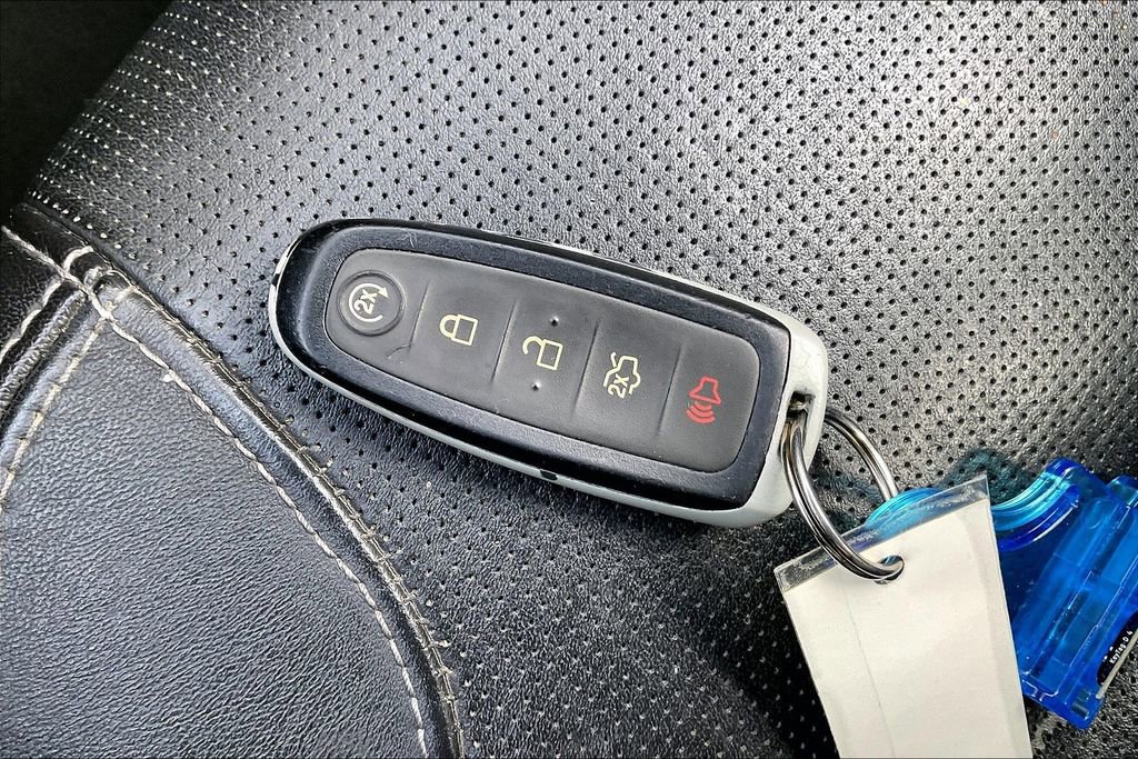Used 2015 Ford Taurus Limited FWD image 34