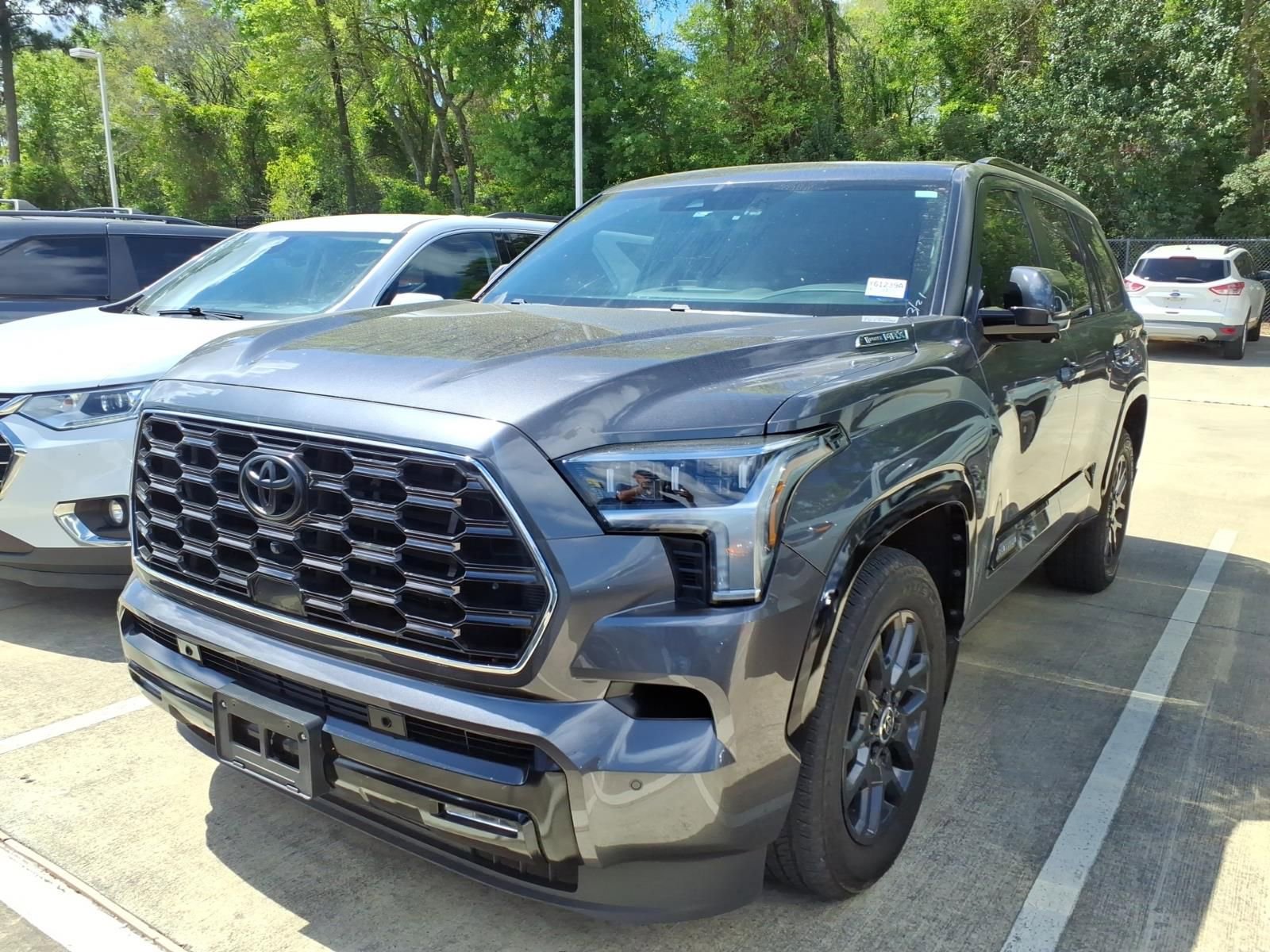 Used 2024 Toyota Sequoia Platinum image 3