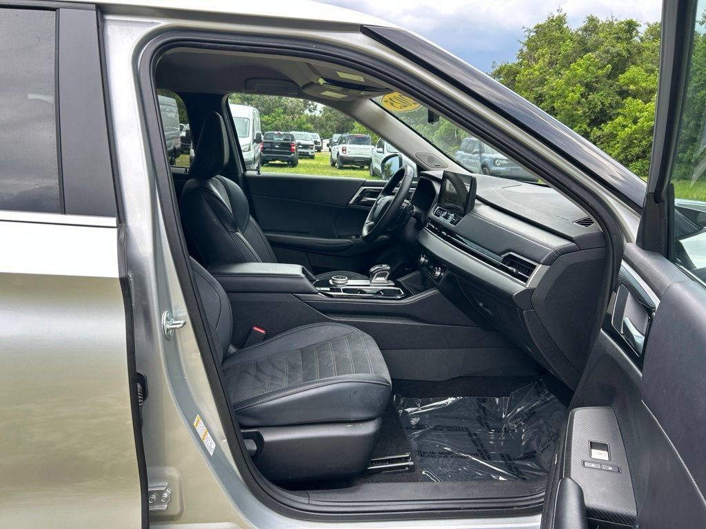 Used 2025 Mitsubishi Outlander SE AWD/4WD image 42