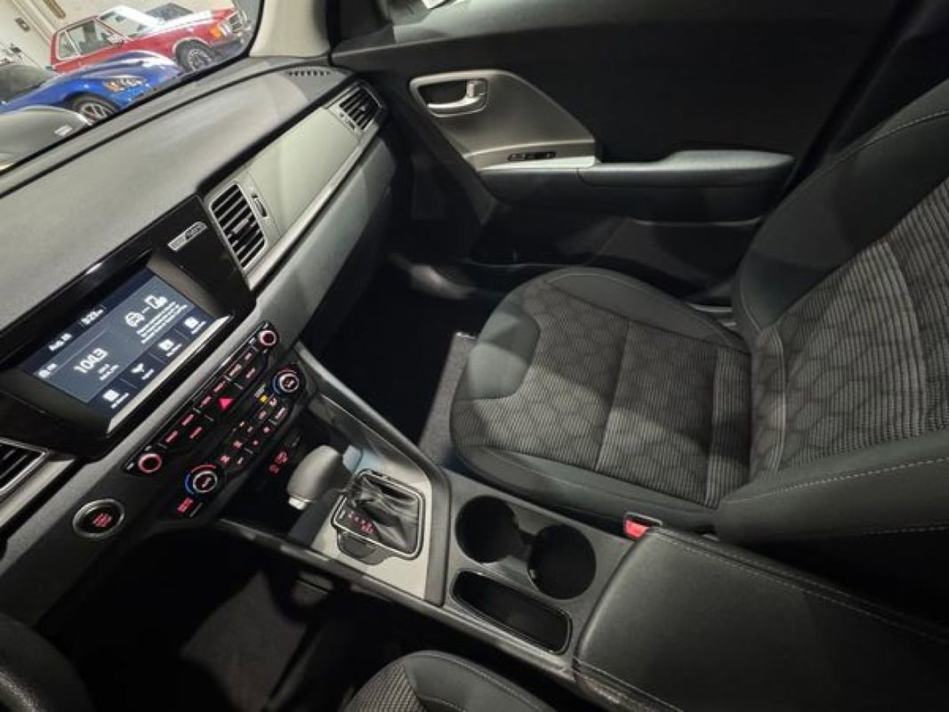 Used 2019 Kia Niro LX image 22