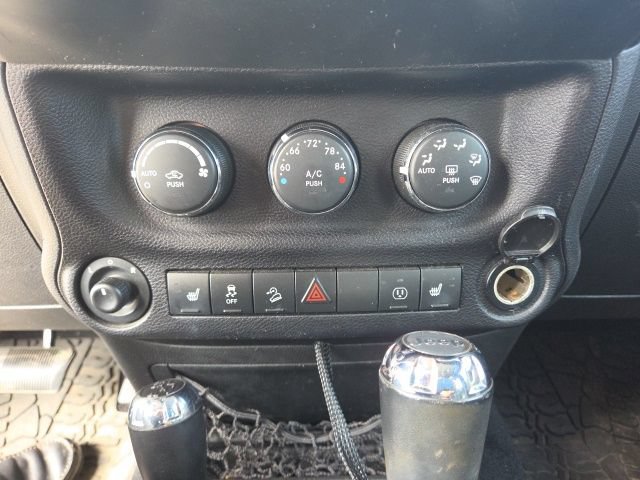 Used 2014 Jeep Wrangler Unlimited Rubicon w/ Connectivity Group AWD/4WD image 27