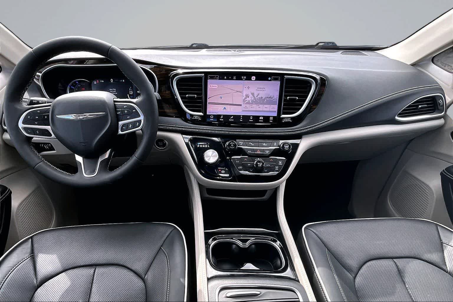 Used 2023 Chrysler Pacifica Limited FWD image 10