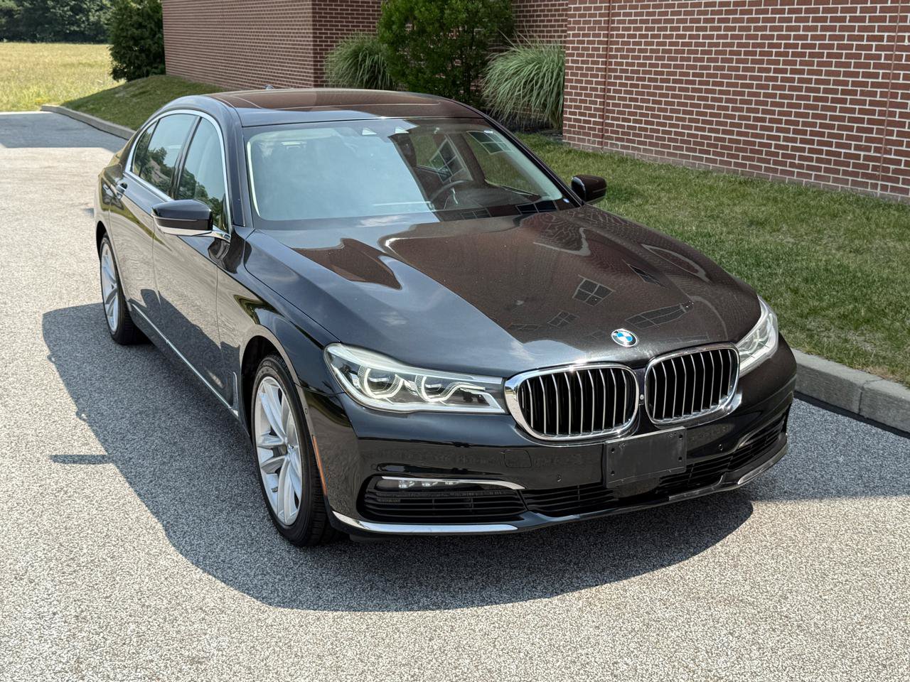 Used 2017 BMW 750i xDrive AWD/4WD image 18