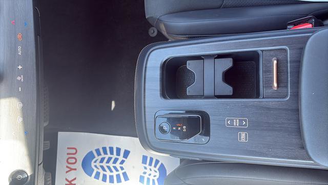 Used 2023 Nissan Ariya AWD image 8