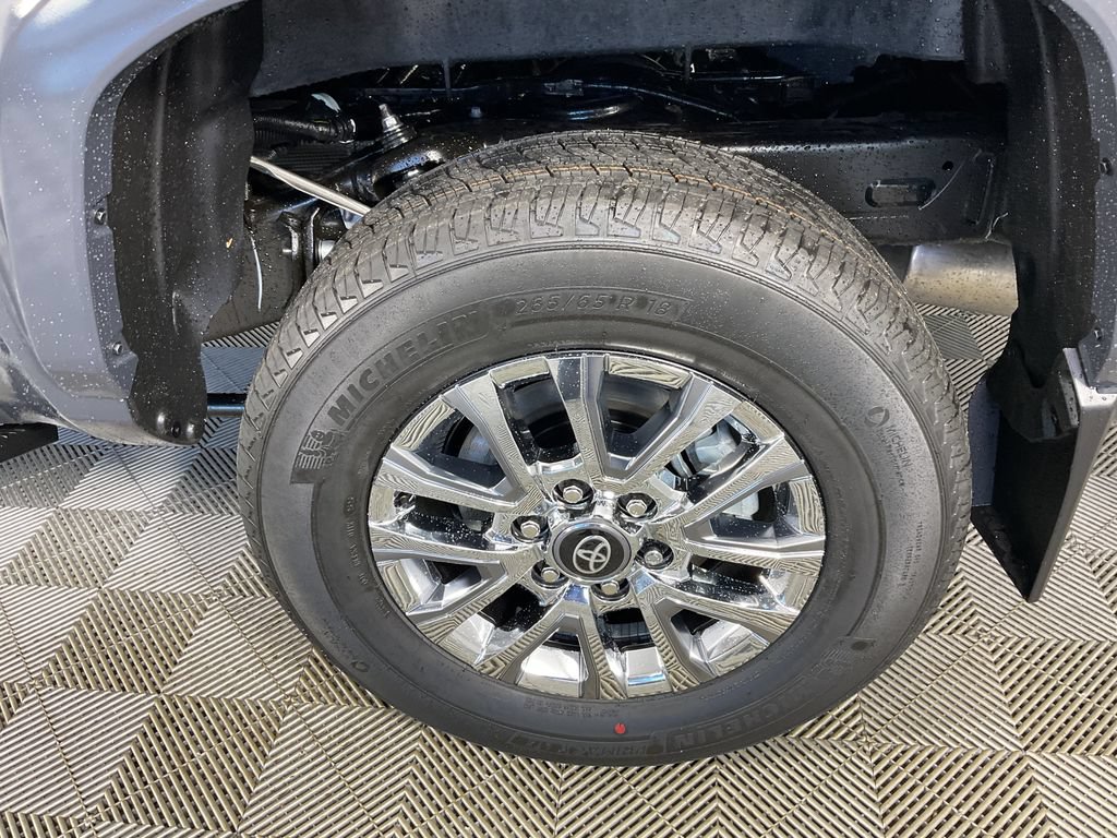 Used 2025 Toyota Tacoma Limited AWD/4WD image 6