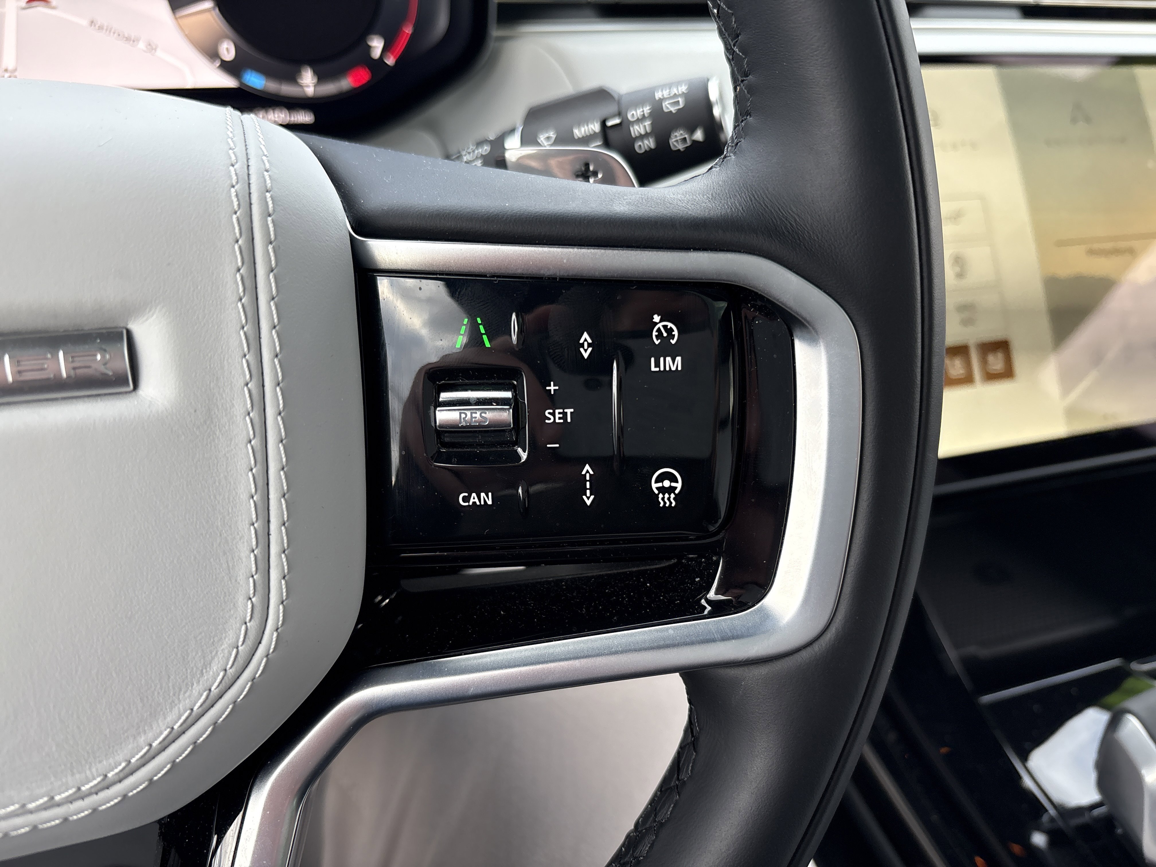 Used 2024 Land Rover Range Rover Sport SE image 19