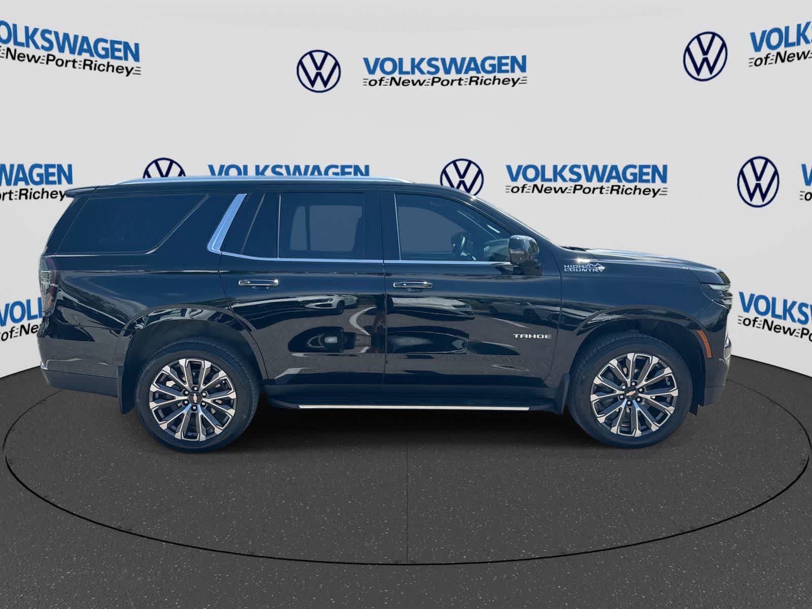 Used 2025 Chevrolet Tahoe High Country AWD/4WD image 15