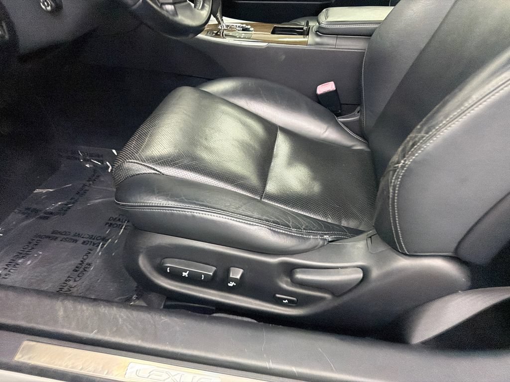 Used 2011 Lexus IS 350C w/ Luxury Pkg RWD image 10