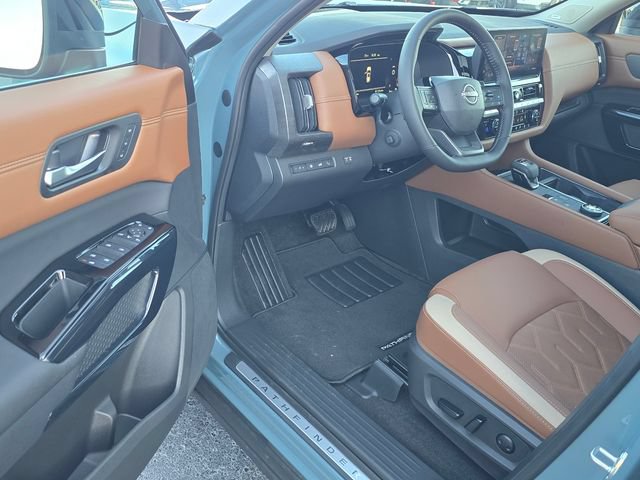 Certified 2026 Nissan Pathfinder Platinum w/ Accent Package AWD/4WD image 9