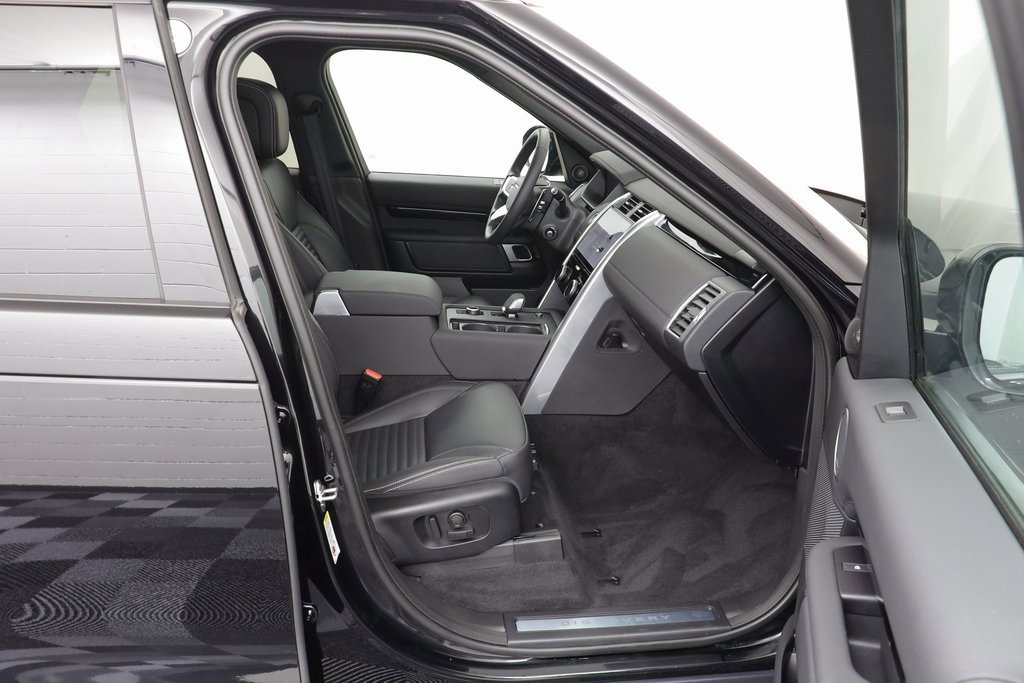 Certified 2025 Land Rover Discovery S image 21
