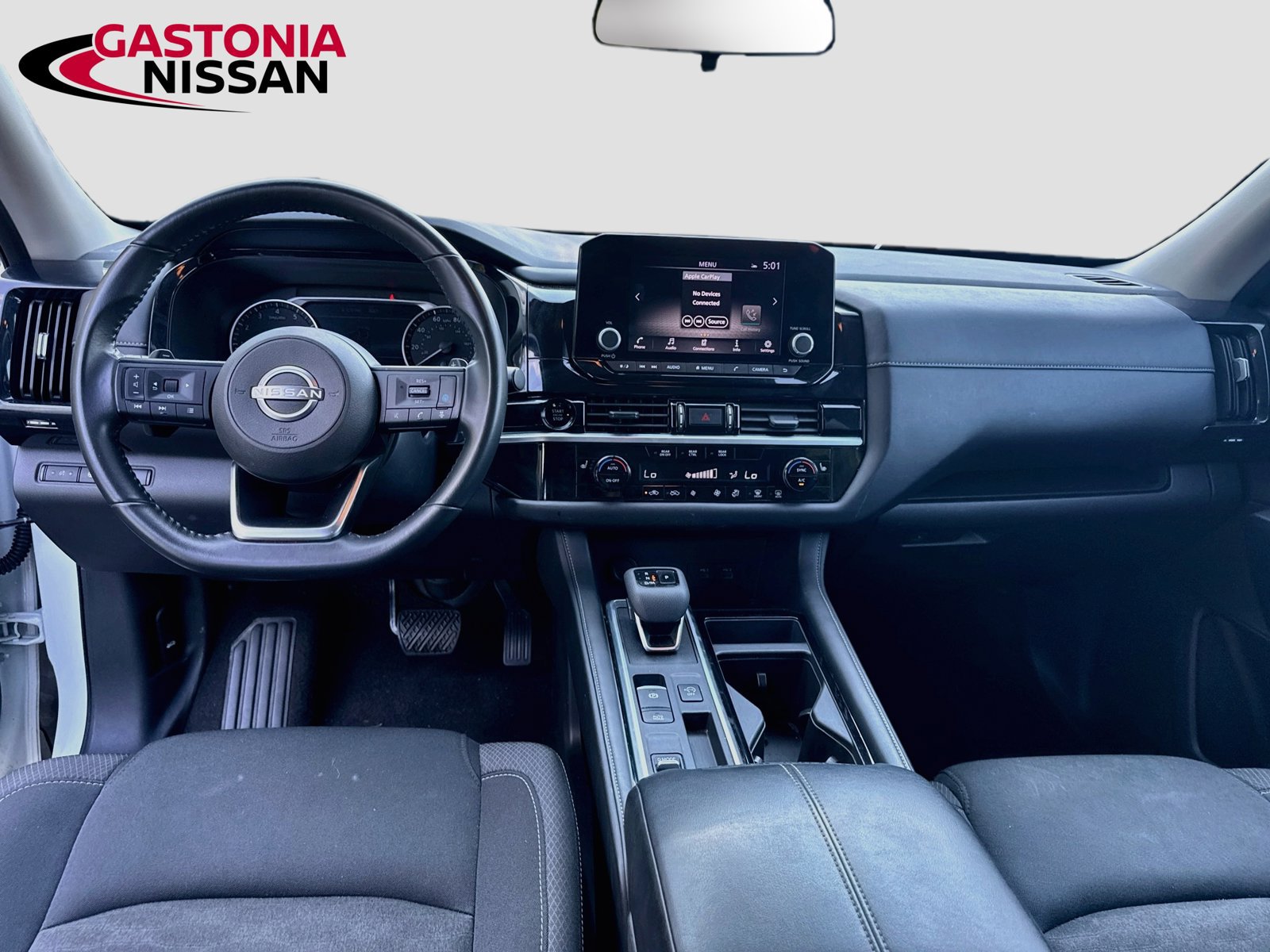 Used 2025 Nissan Pathfinder SV FWD image 29