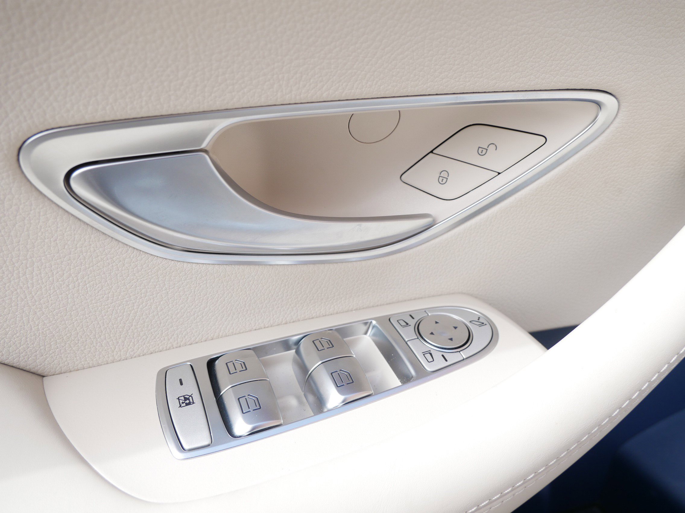 Used 2022 Mercedes-Benz E 450 4MATIC Cabriolet image 9