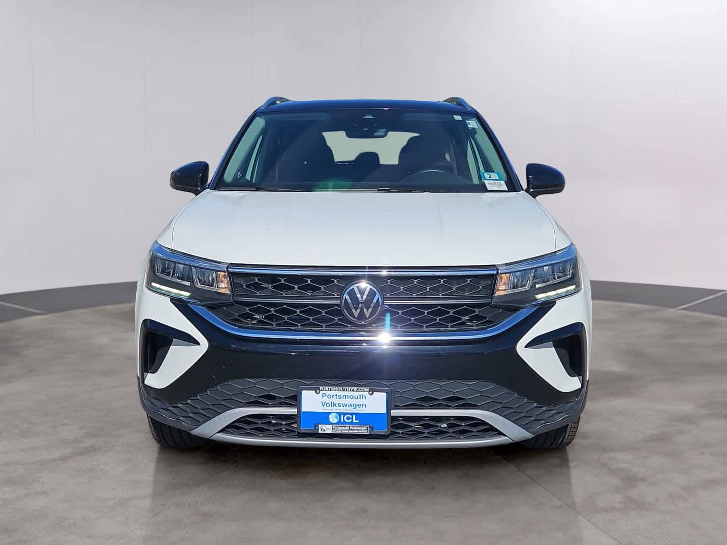 Certified 2023 Volkswagen Taos SE w/ Panoramic Sunroof Package AWD/4WD image 2