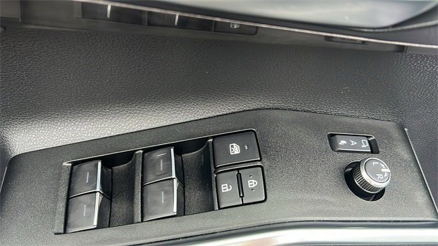 Certified 2025 Toyota Highlander Limited image 19
