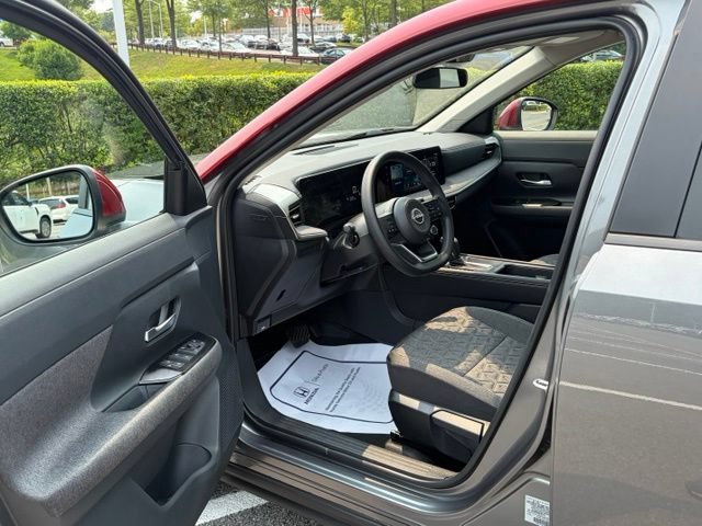 Certified 2025 Nissan Kicks SV AWD/4WD image 13