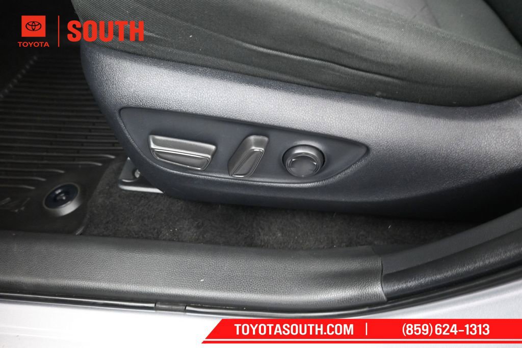 Used 2024 Toyota RAV4 XLE AWD/4WD image 21