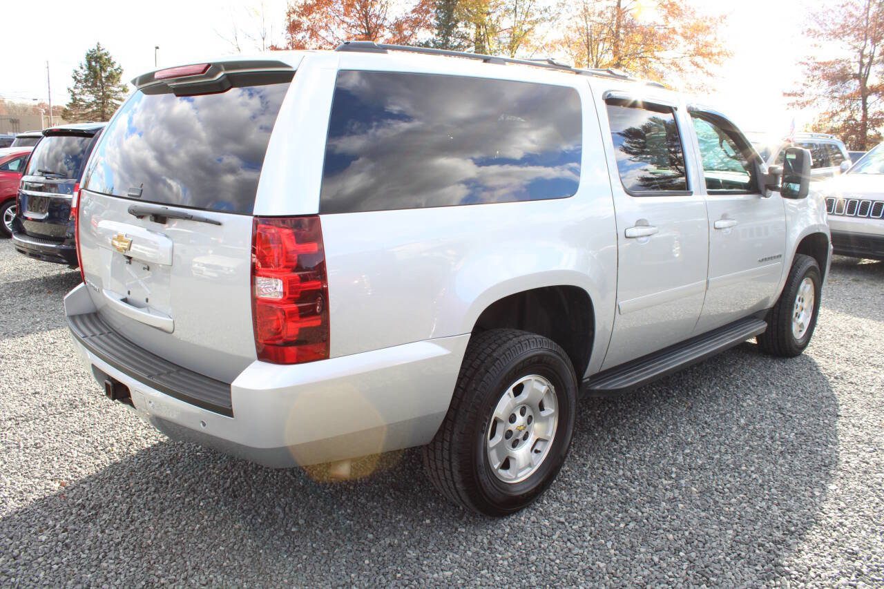 Used 2014 Chevrolet Suburban LS image 7