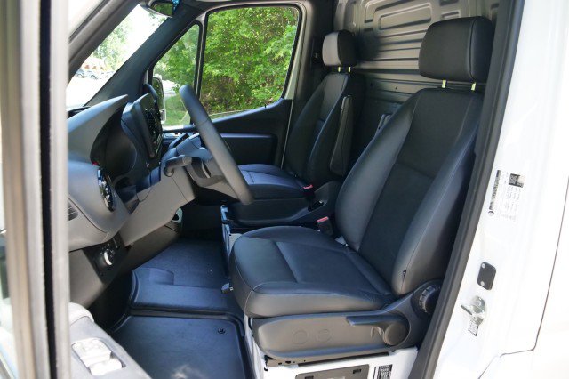 Used 2025 Mercedes-Benz Sprinter 2500 image 17