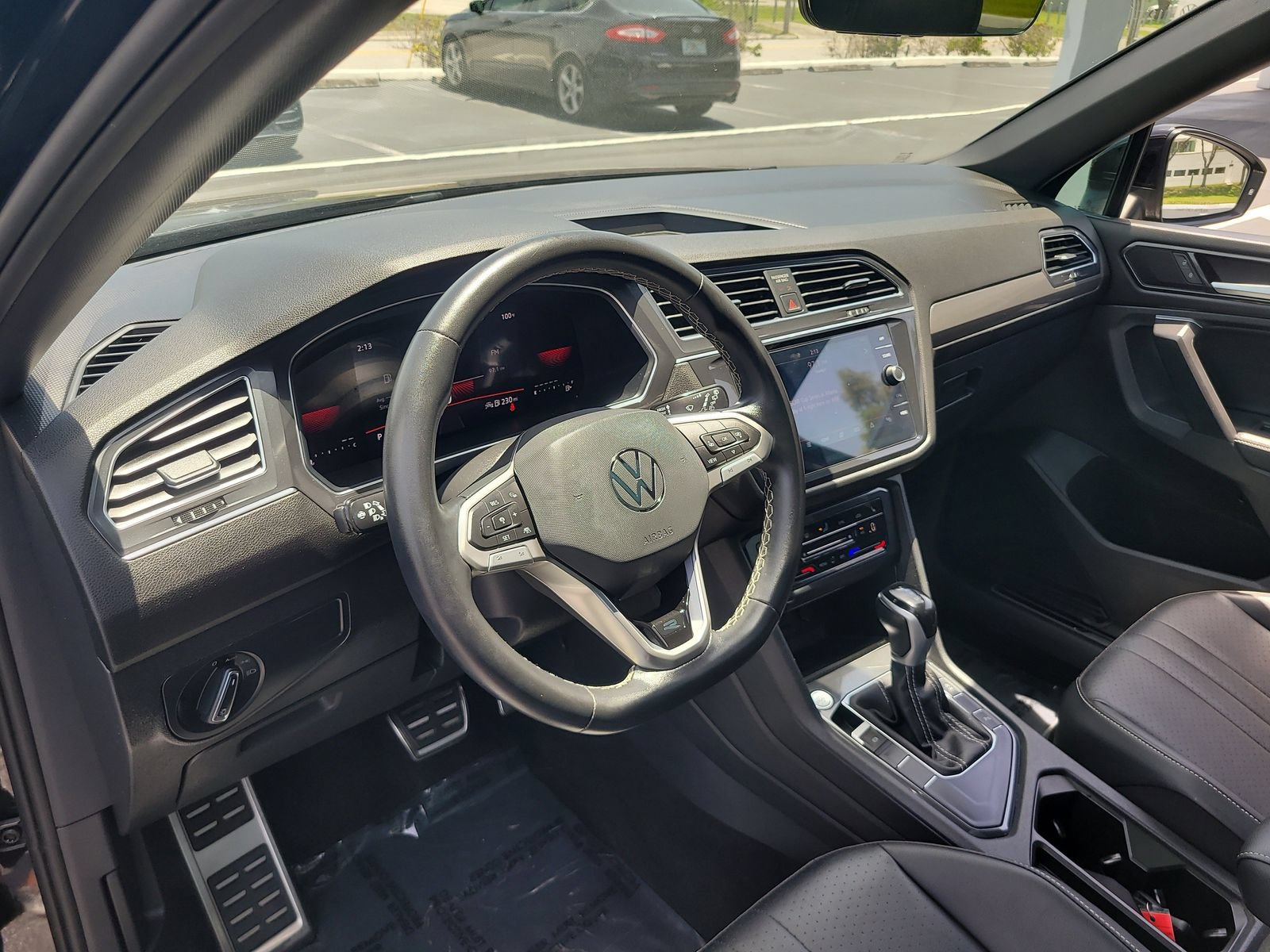 Used 2023 Volkswagen Tiguan SE R-Line FWD image 18