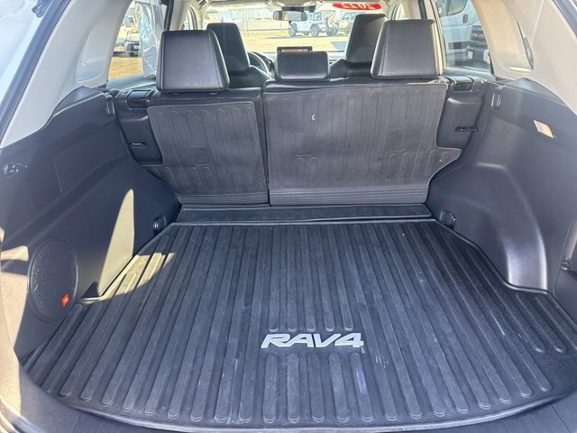 Used 2022 Toyota RAV4 XLE Premium image 27