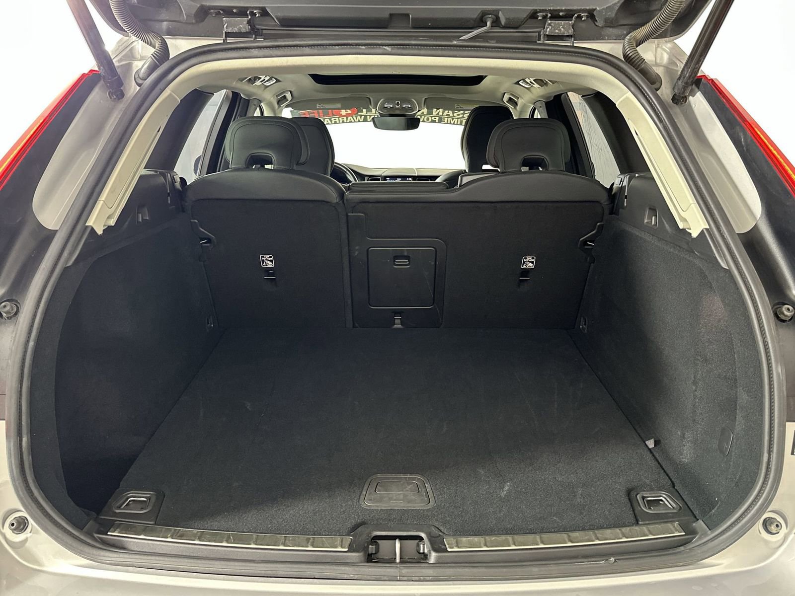 Used 2025 Volvo XC60 B5 Plus image 25