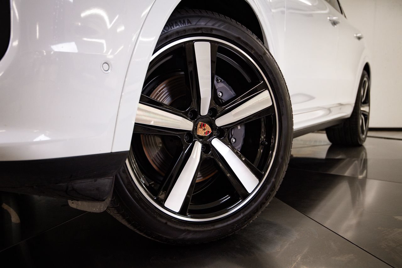 Certified 2026 Porsche Cayenne Coupe AWD/4WD image 12