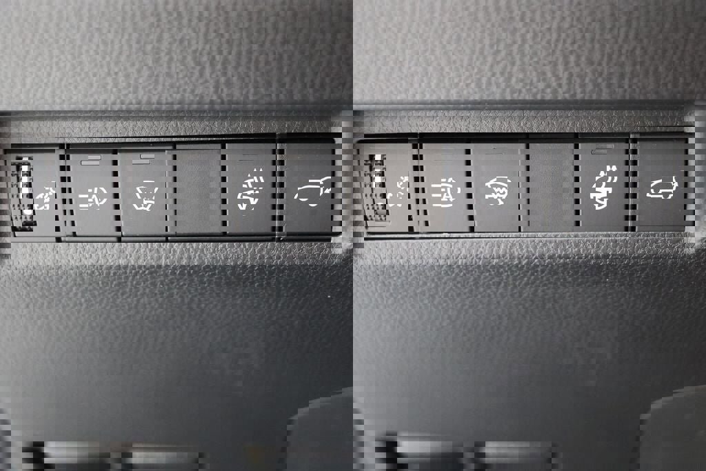 Used 2021 Toyota RAV4 XLE w/ Convenience Package image 25