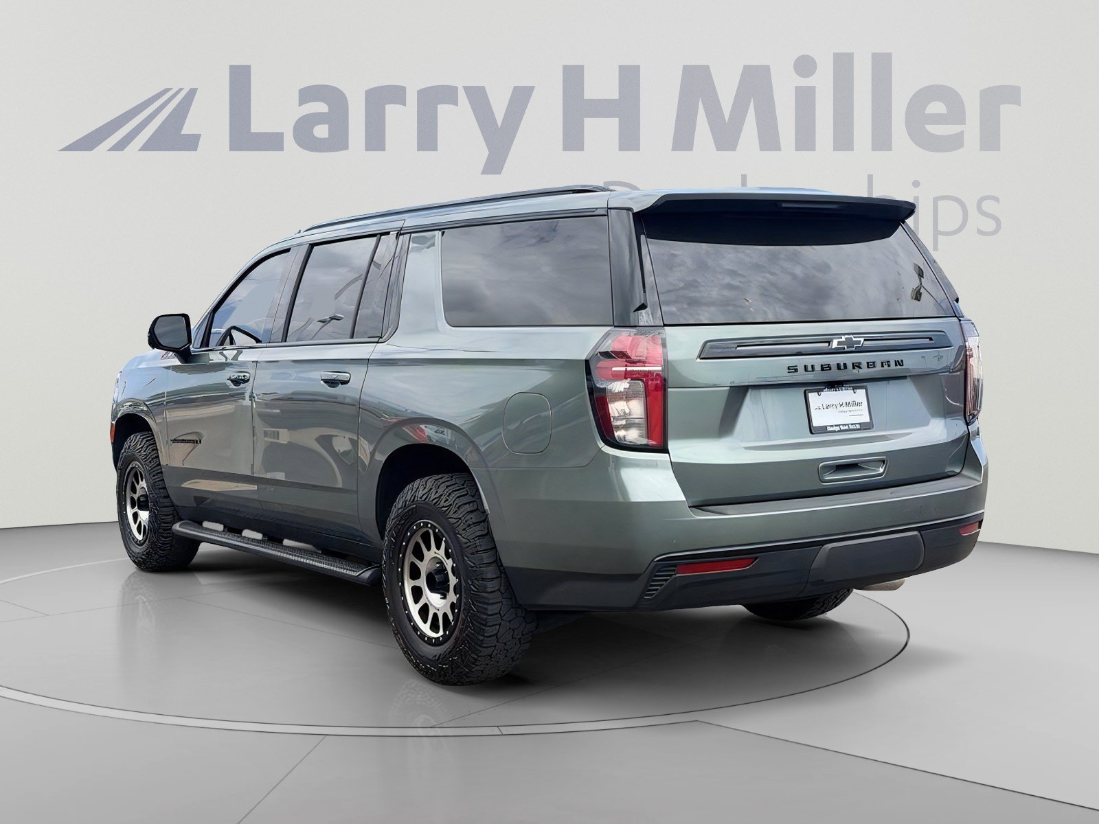 Used 2024 Chevrolet Suburban Z71 w/ Off-Road Capability Package AWD/4WD image 4