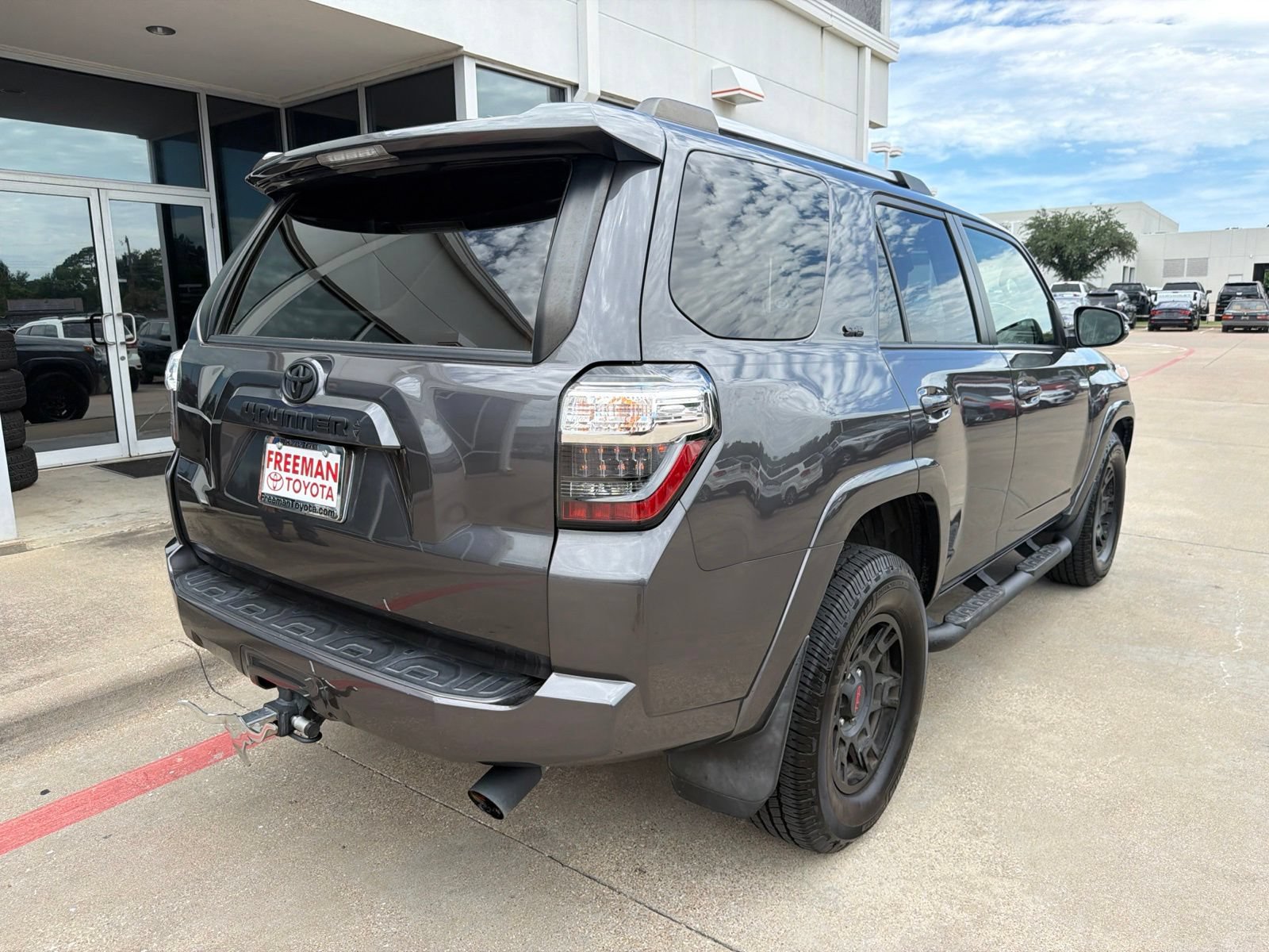 Used 2022 Toyota 4Runner SR5 Premium w/ Moonroof Package RWD image 7