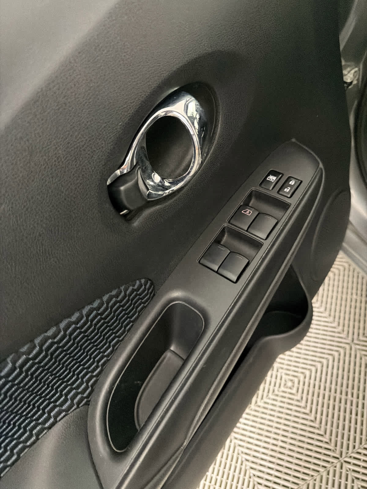 Used 2015 Nissan Versa Note SV image 23