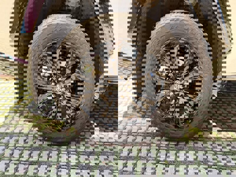 Used 2022 Toyota RAV4 SE w/ SE Grade Weather Package AWD/4WD image 17