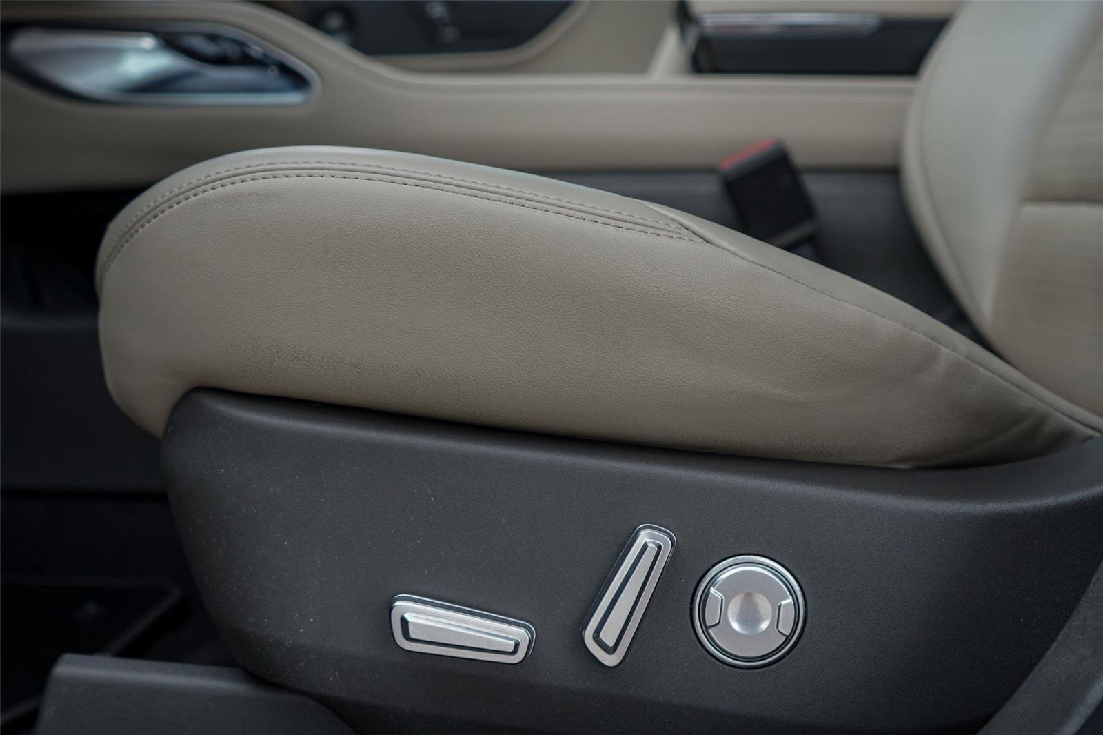 Used 2025 Lincoln Nautilus Reserve image 20