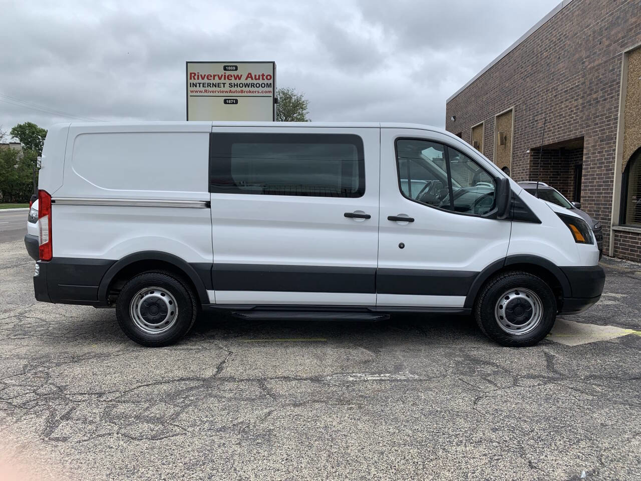 Used 2016 Ford Transit 150 130 Low Roof RWD image 3