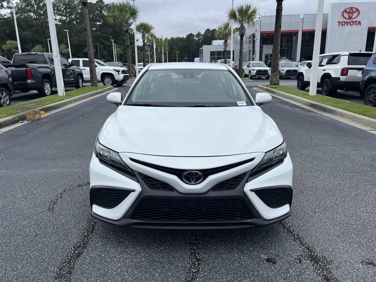 Used 2024 Toyota Camry SE FWD image 3