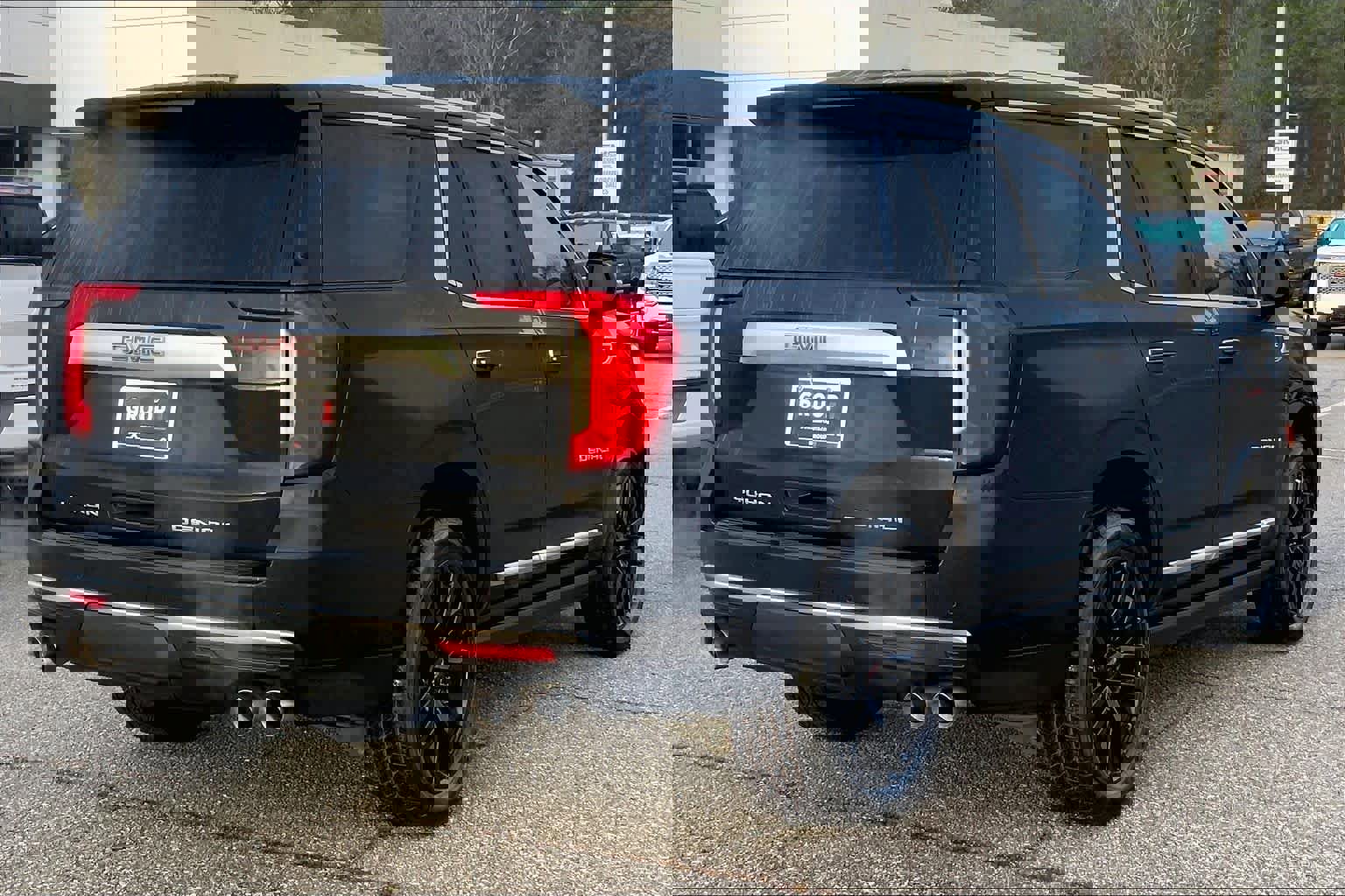 Used 2021 GMC Yukon Denali w/ Denali Ultimate Package image 12