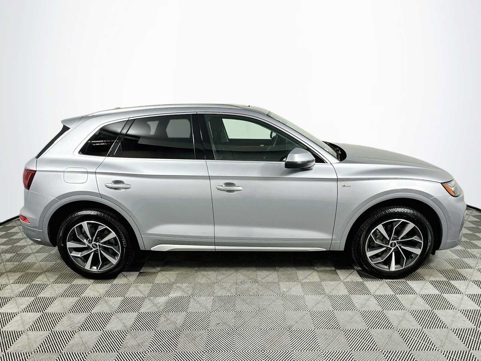 Certified 2023 Audi Q5 2.0T Premium Plus w/ Premium Plus Package AWD/4WD image 8