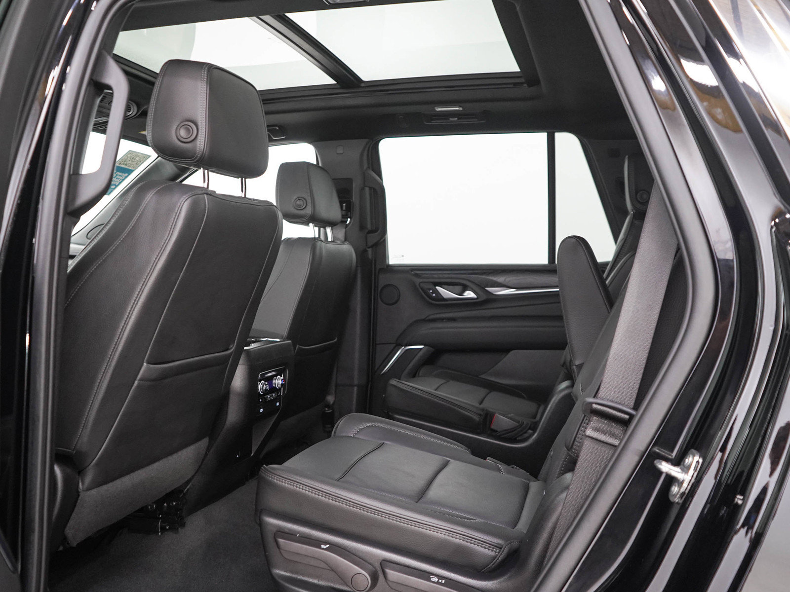 Used 2022 GMC Yukon Denali w/ Denali Premium Package AWD/4WD image 19