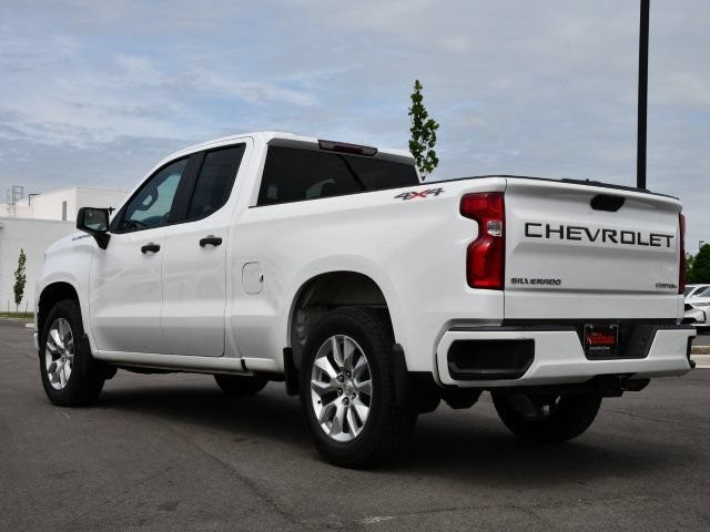 Used 2020 Chevrolet Silverado 1500 Custom w/ Custom Value Package AWD/4WD image 8