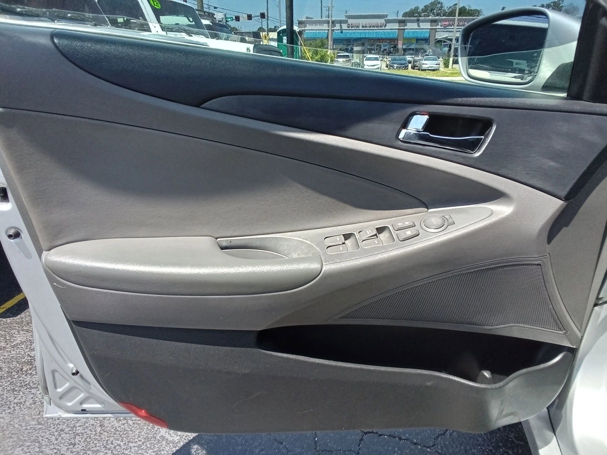 Used 2013 Hyundai Sonata SE FWD image 9