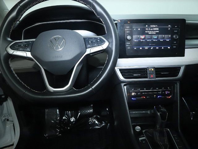 Used 2025 Volkswagen Taos SE FWD image 28